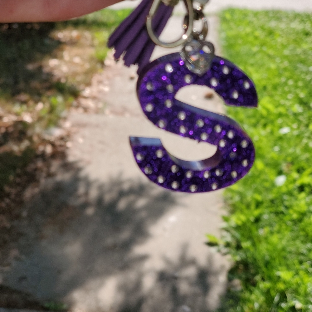 Resin alabet keychain with bling